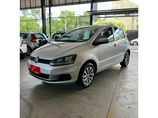 Carro Volkswagen Fox 2015 Trendline 1.0 TEC (Flex)