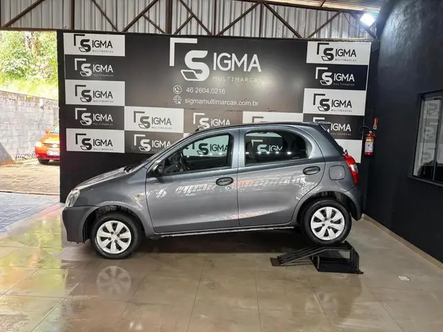 Carro Toyota Etios 2013 1.3 (Flex)