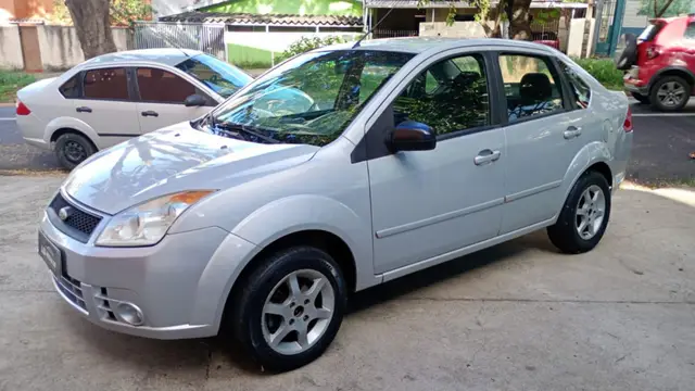 Carro Ford Fiesta Sedan 2009 1.0 (Flex)
