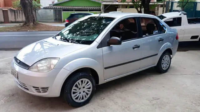 Carro Ford Fiesta Sedan 2005 1.6 (Flex)