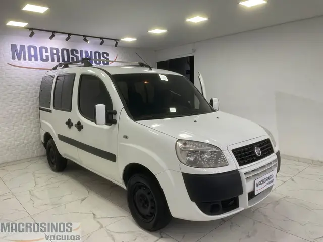 Carro Fiat Doblò 2014 Essence 1.8 16V (Flex)