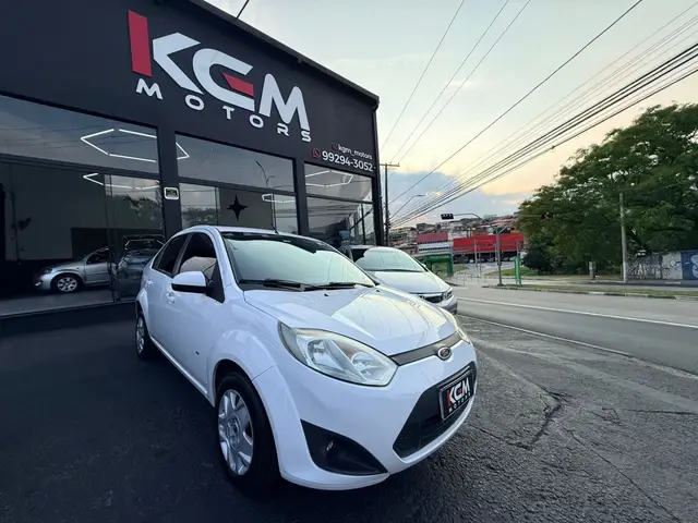 Carro Ford Fiesta Sedan 2014 SE 1.6 Rocam (Flex)