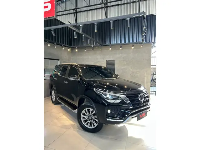 Carro Toyota SW4 2022 SRX 2.8 turbodiesel 7L 4x4 (Aut)