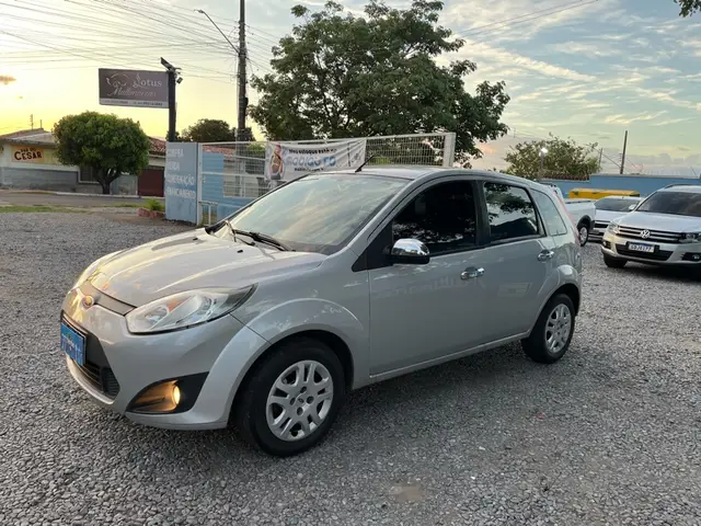 Carro Ford Fiesta Hatch 2013 SE Rocam 1.6 (Flex)