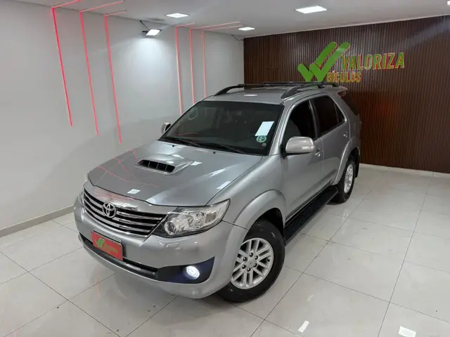 Carro Toyota Hilux Cabine Dupla 2015 Hilux 3.0 TDI 4x4 CD SRV (Diesel)