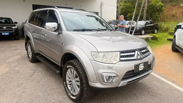 Carro Mitsubishi Pajero Dakar 2015 3.2 HPE 4WD (Aut)