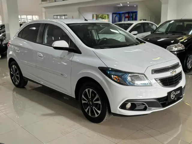 Carro Chevrolet Onix 2014 HATCH LTZ 1.4 8V FlexPower 5p Mec.