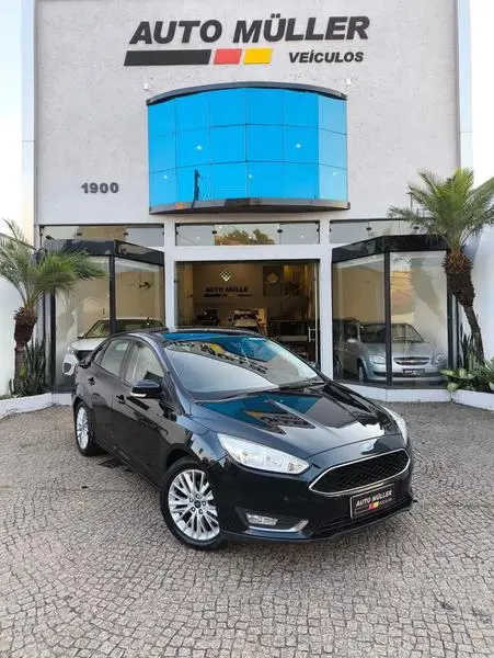 Carro Ford Focus Sedan 2017 SE Plus 2.0 PowerShift