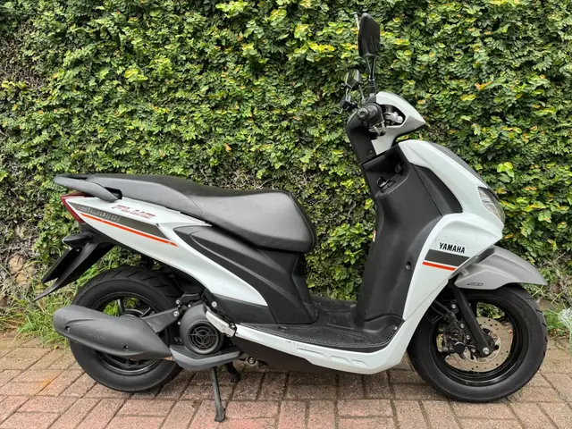 Moto Yamaha Fluo 2023 ABS