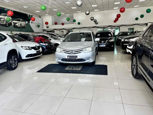 Carro Toyota Etios 2013 XS 1.3 (Flex)