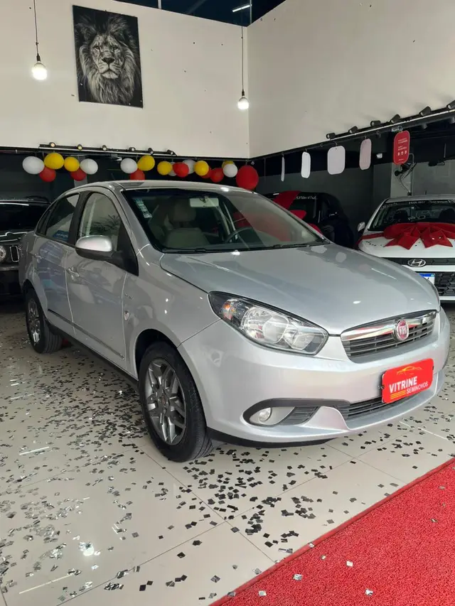 Carro Fiat Grand Siena 2015 Essence 1.6 16V Dualogic (Flex)