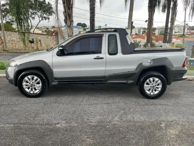 Carro Fiat Strada 2013 Adv. M. March. 1.8 Flex 16V CD