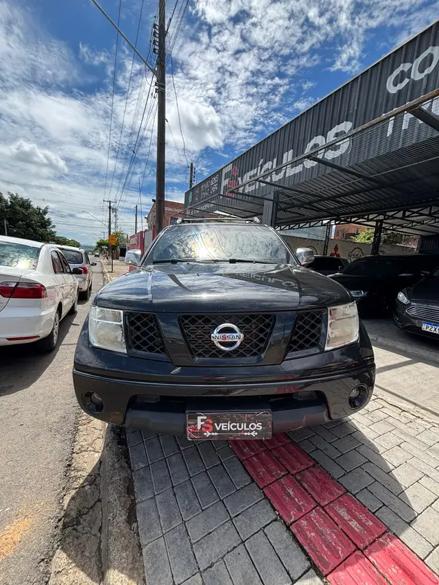 Carro Nissan Frontier 2013 XE 4x4 2.5 16V (cab. dupla)