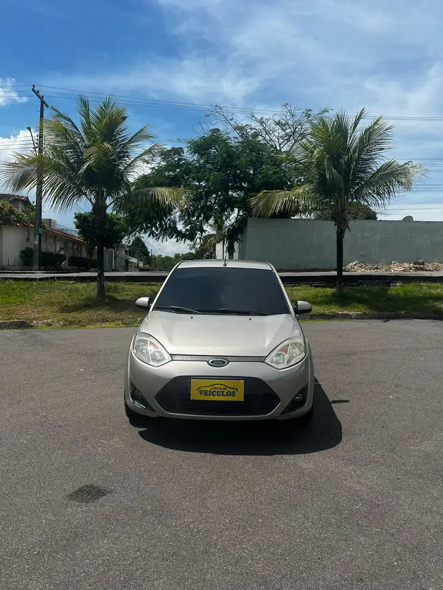 Carro Ford Fiesta Sedan 2014 SE 1.6 Rocam (Flex)