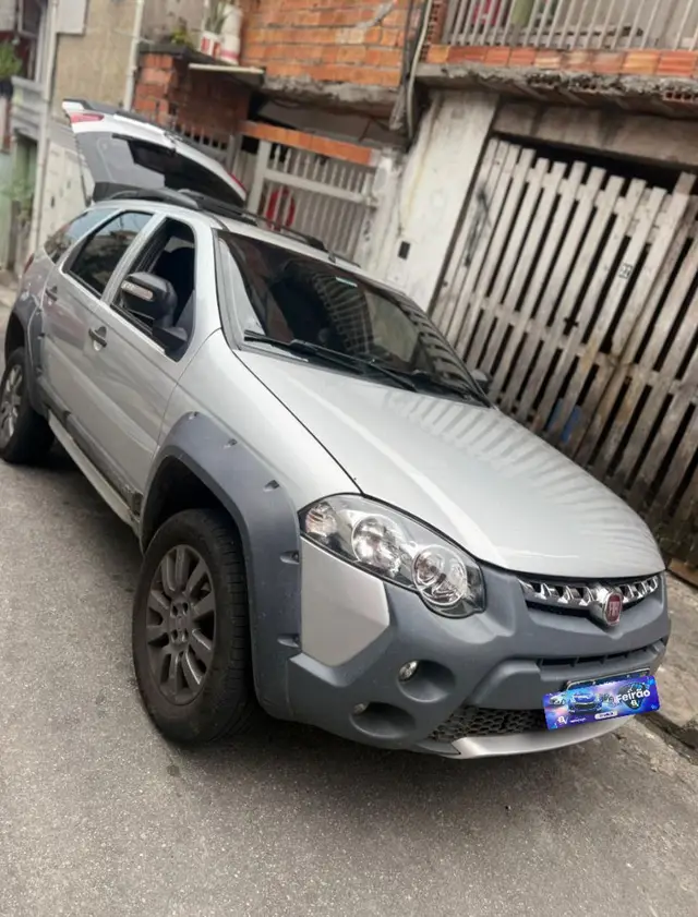 Carro Fiat Weekend 2015 Adventure 1.8 E.torQ Dualogic (Flex)