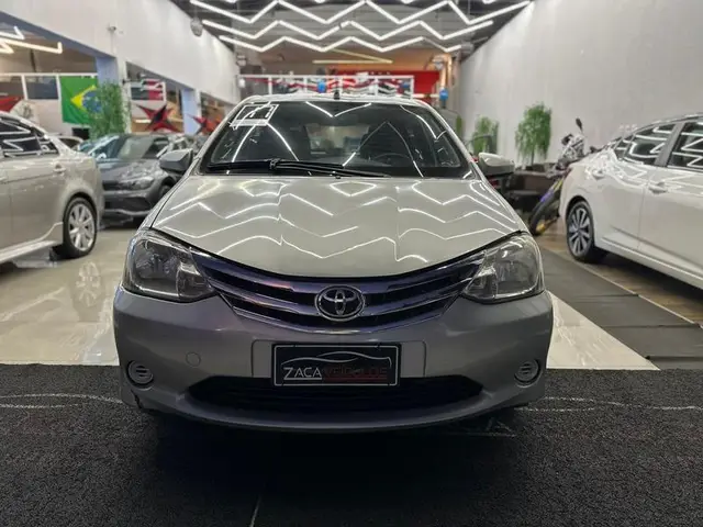 Carro Toyota Etios 2017 X 1.3 (Flex)