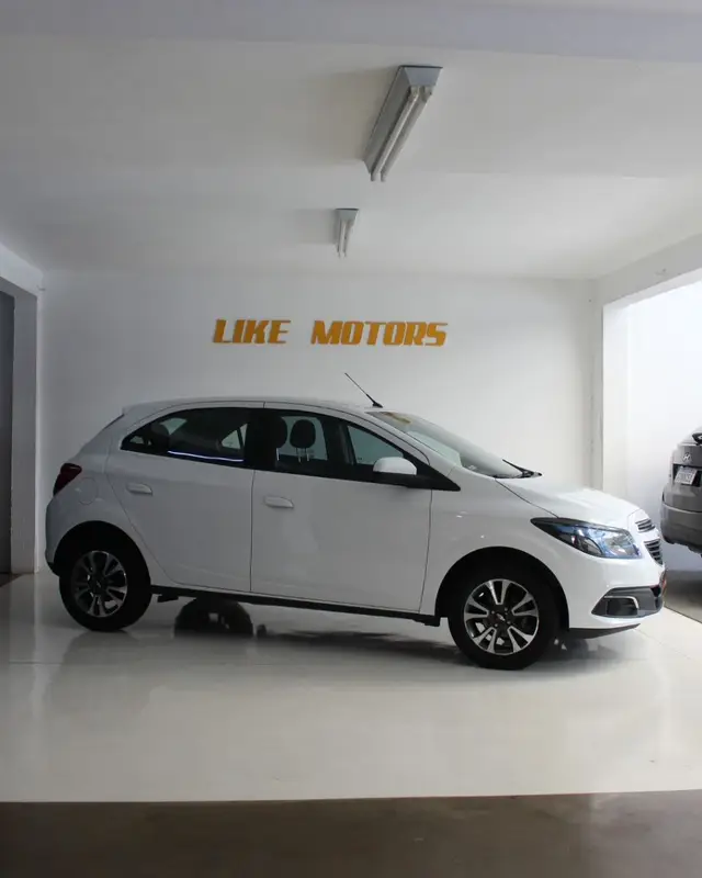 Carro Chevrolet Onix 2016 1.4 LTZ SPE/4 (Aut)