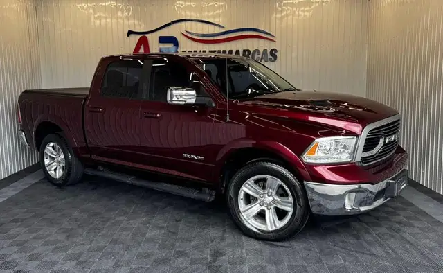 Carro Ram Classic 2022 Laramie 5.7