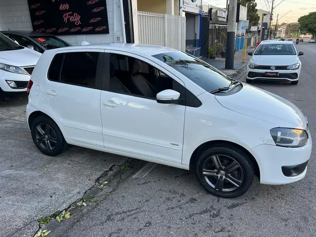 Carro Volkswagen Fox 2014 1.0 TEC (Flex) 4p