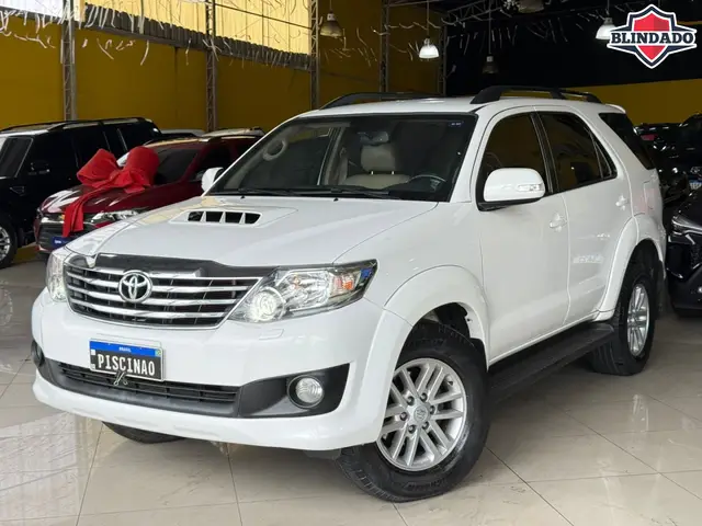 Carro Toyota SW4 2015 Hilux  3.0 TDI 4x4 SRV 7L