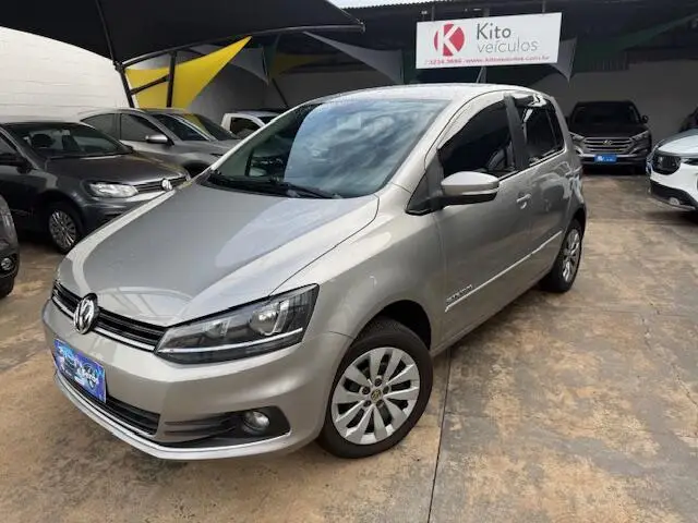 Carro Volkswagen Fox 2015 Comfortline 1.6 MSI (Flex)