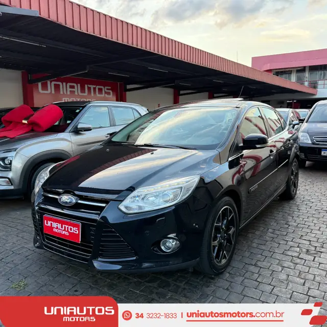 Carro Ford Focus Sedan 2015 Titanium Plus 2.0 16V PowerShift (Aut)