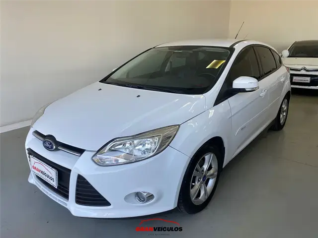 Carro Ford Focus Sedan 2015 1.6 16V Flex 4p Aut.