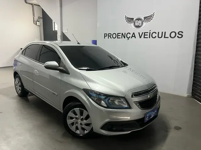 Carro Chevrolet Onix 2014 1.4 LT SPE/4 (Aut)