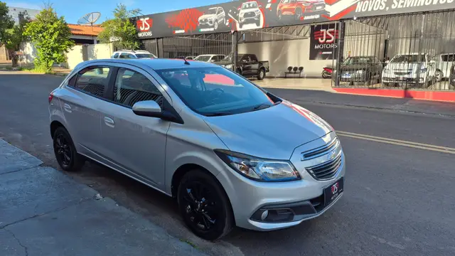 Carro Chevrolet Onix 2016 1.4 LTZ SPE/4 (Aut)