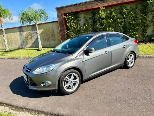 Carro Ford Focus Sedan 2014 SE 2.0 16V PowerShift (Aut)