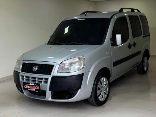 Carro Fiat Doblò 2017 Essence 1.8 5L (Flex)