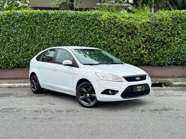 Carro Ford Focus Hatch 2011 Titanium 2.0 16V (Aut)