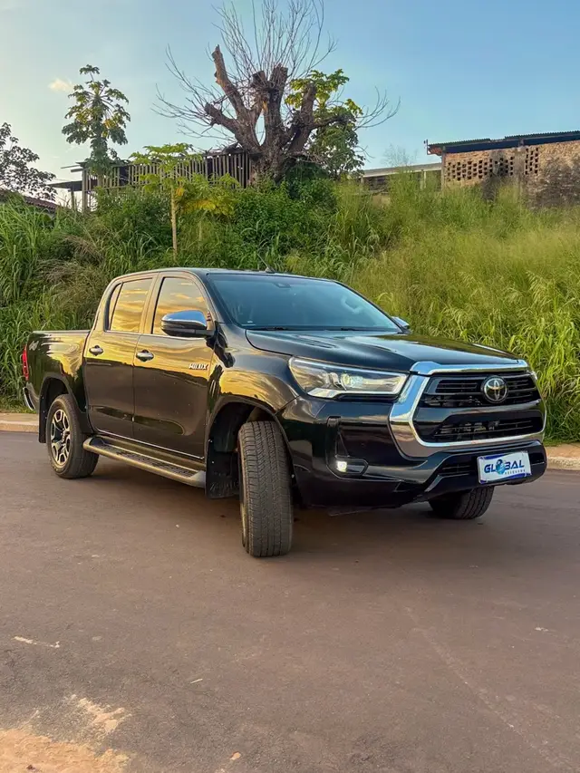 Carro Toyota Hilux Cabine Dupla 2023 SRX Limited 4x4 2.8 Diesel