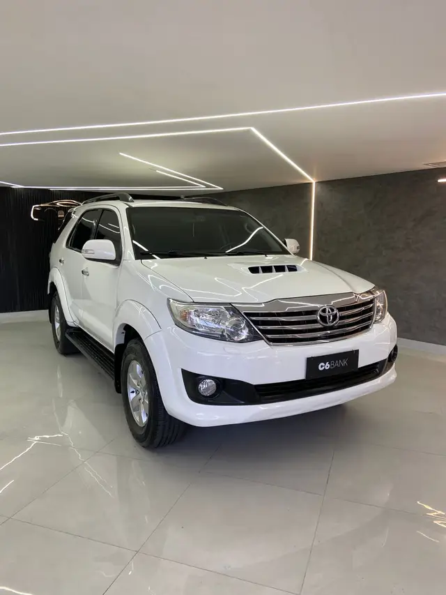 Carro Toyota SW4 2015 Hilux  3.0 TDI 4x4 SRV 7L