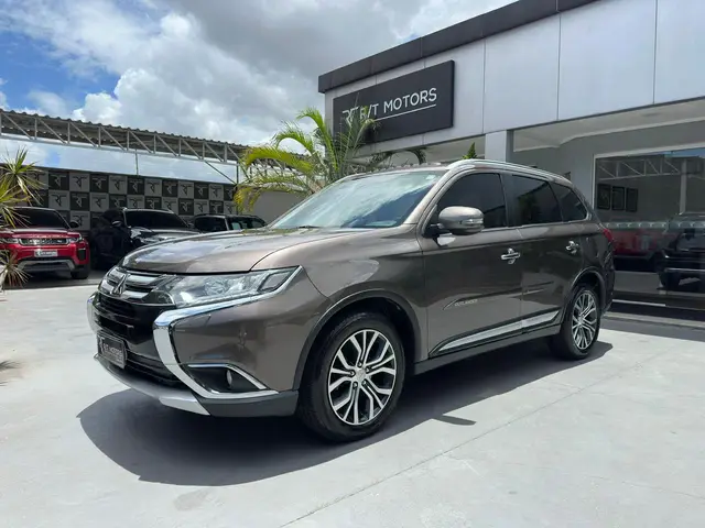 Carro Mitsubishi Outlander 2018 2.2 DI-D Mid 4WD