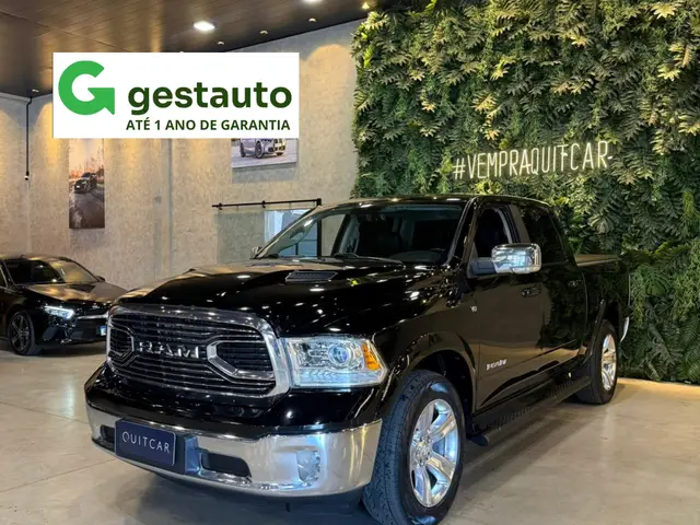 Carro Ram Classic 2022 Laramie 5.7