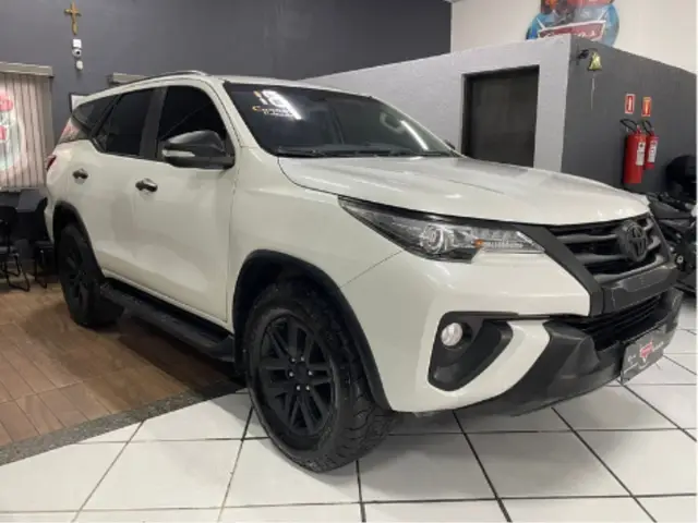 Carro Toyota SW4 2016 2.8 TDI SRX 7L 4x4 (Aut)