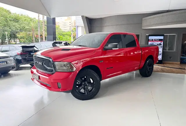 Carro Ram Classic 2022 Laramie 5.7