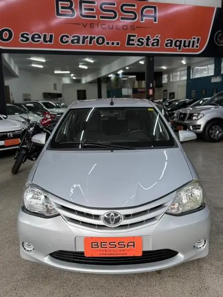 Carro Toyota Etios 2017 X 1.3 (Flex)