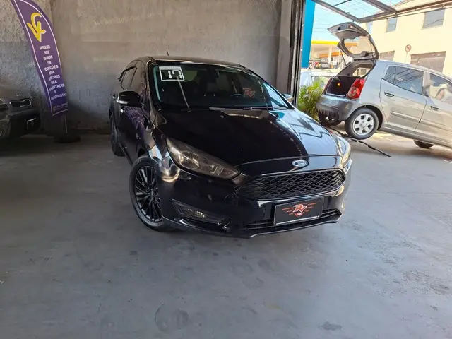 Carro Ford Focus Hatch 2017 SE Plus 2.0 PowerShift