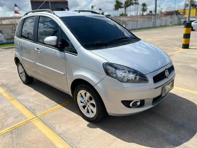 Carro Fiat Idea 2013 Attractive 1.4 8V (Flex)