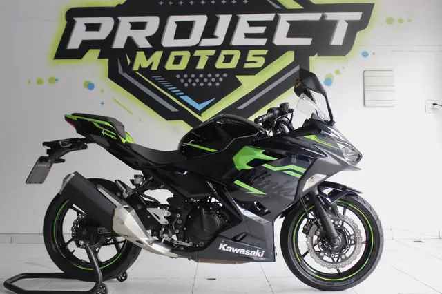 Moto Kawasaki Ninja 2020 400