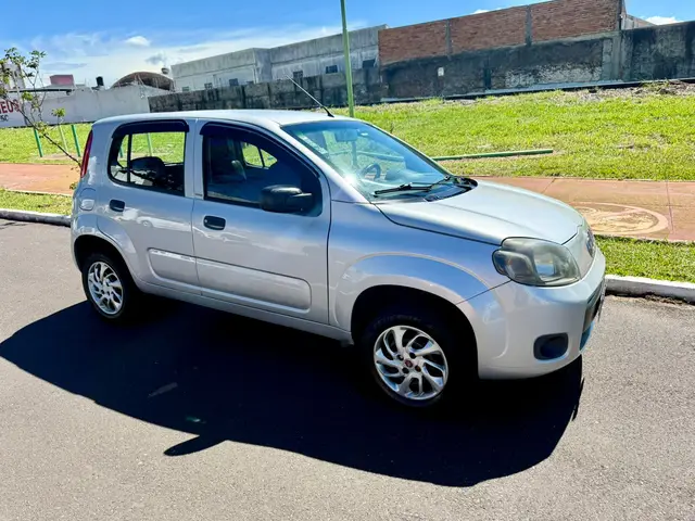 Carro Fiat Uno 2014 Vivace College 1.0 8V (Flex) 4p
