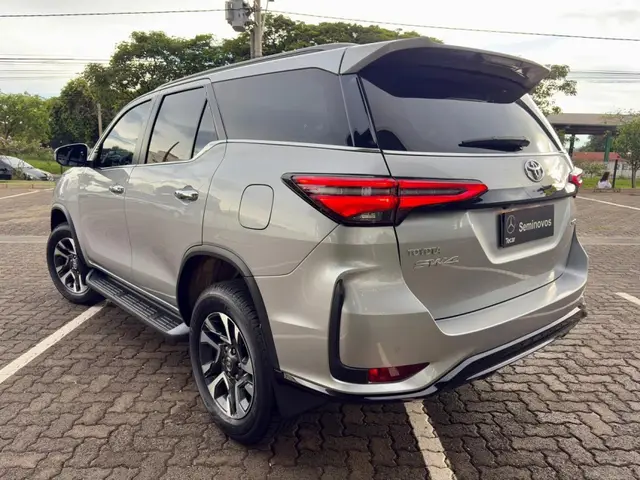 Carro Toyota Hilux SW4 2024 SRX Plat. 4x4 2.8 TB Diesel Automatico.