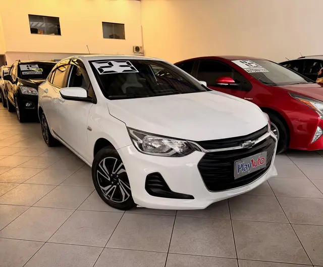 Carro Chevrolet Onix Plus 2023 LT 1.0