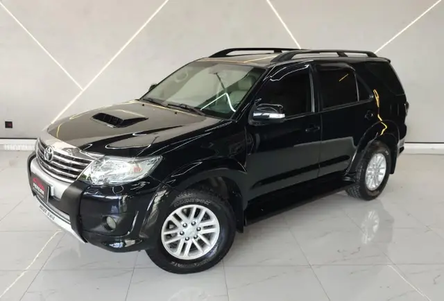 Carro Toyota Hilux SW4 2013 SRV 3.0 TDI 4X4 (5 Lugares)