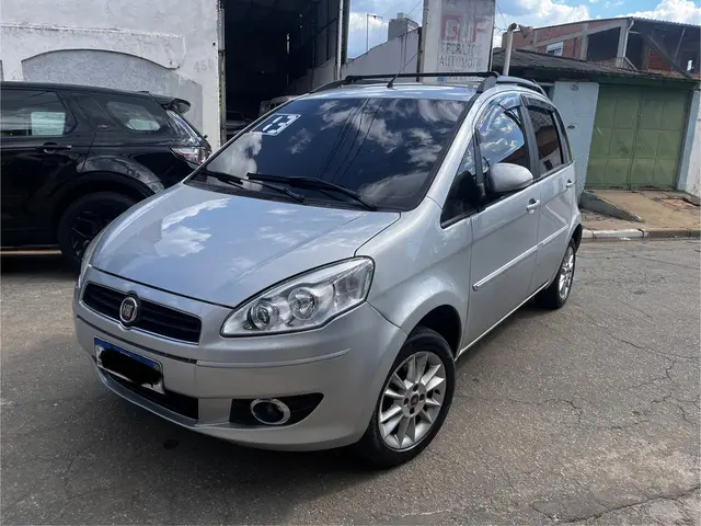 Carro Fiat Idea 2013 Attractive 1.4 8V (Flex)