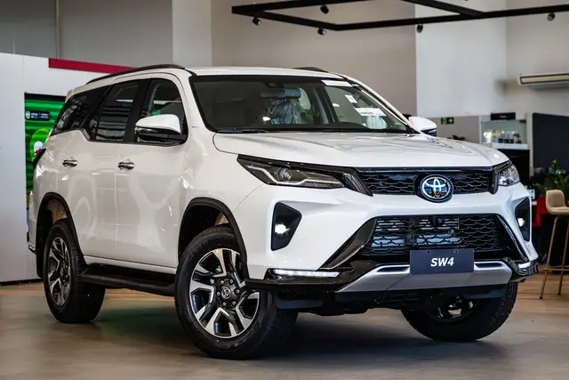 Carro Toyota SW4 2026 SRX Platinum 2.8 Turbodiesel 4x4 (Aut.) (7 Lugares)