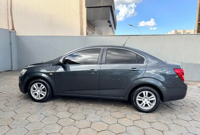Carro Chevrolet Sonic Sedan 2013 LT (Aut)