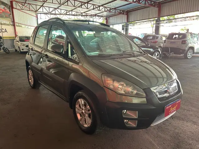 Carro Fiat Idea 2013 Adventure 1.8 16V Dualogic (Flex)
